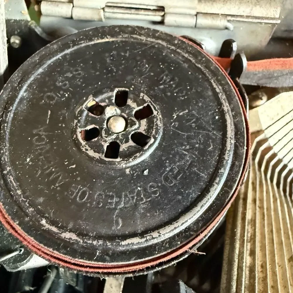 Royal Companion 1950s Portable Typewriter with Case – Classic Mid-Century Manual